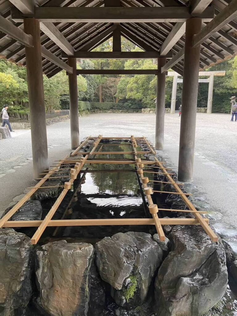 The water purification room (chozu-ya, temizu-ya)